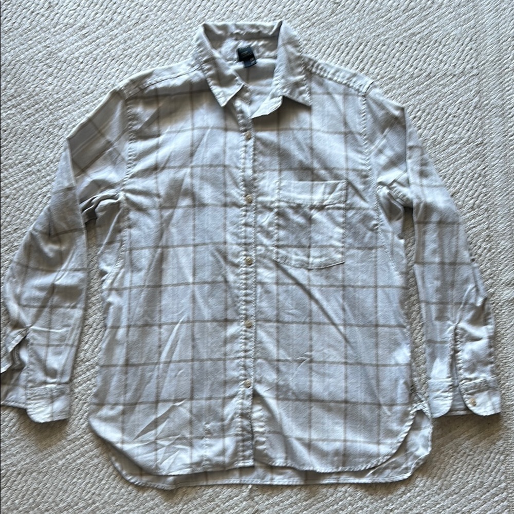 Mountain Hardware White and Gray Casual Button Down Shirt